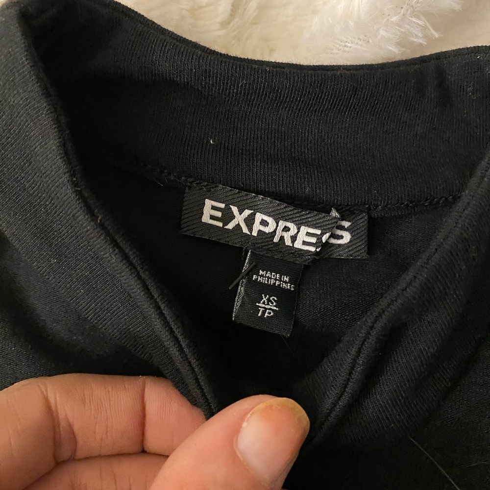 Keyhole Black Top - Picture 2 of 5